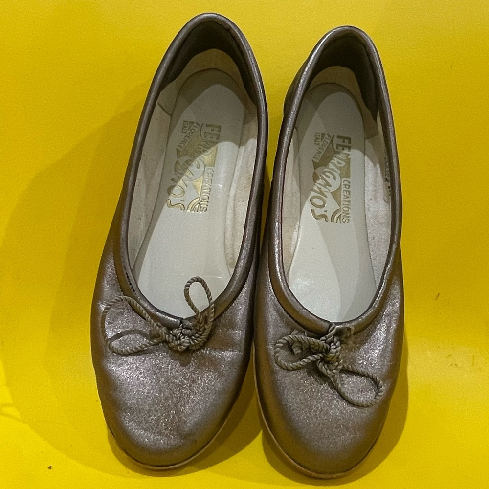 Elegant Bronze Flats with Bow Detail